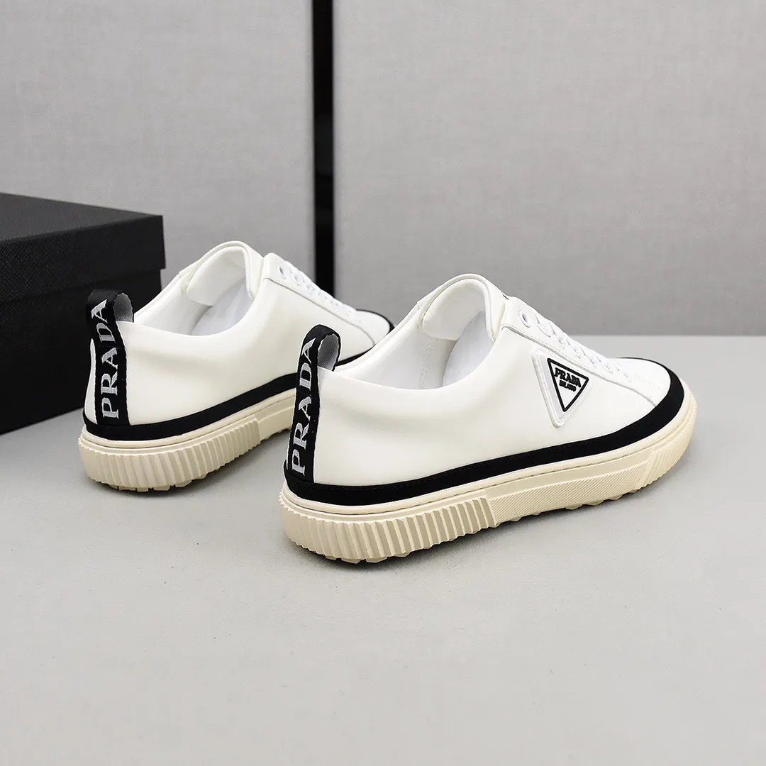 【PRADA】Men's shoes 💰400💰. Detonate the whole place! An international brand that is constantly innovating. This men's casual shoe is the original version. It is made of cowhide leather at a ratio of one to one at the store. It has leather feet and rubber non-slip outsole. It is breathable and comfortable. Quality speaks for itself. 👄38-44